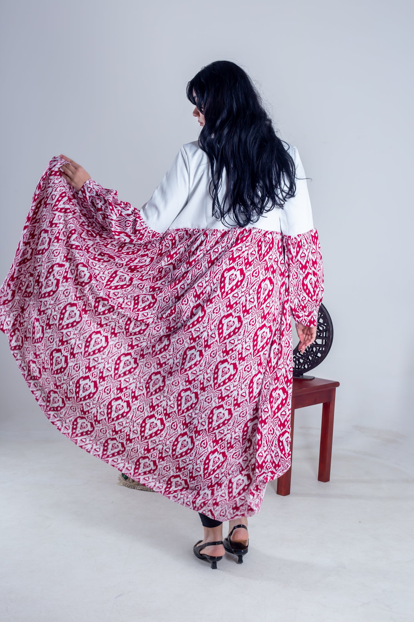 Kaftan white red